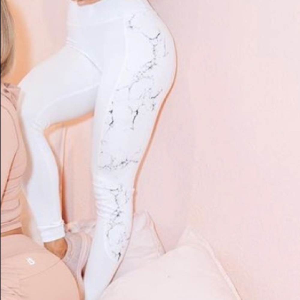 BUFF BUNNY WHITE MARBLE LEGGINGS (XS )